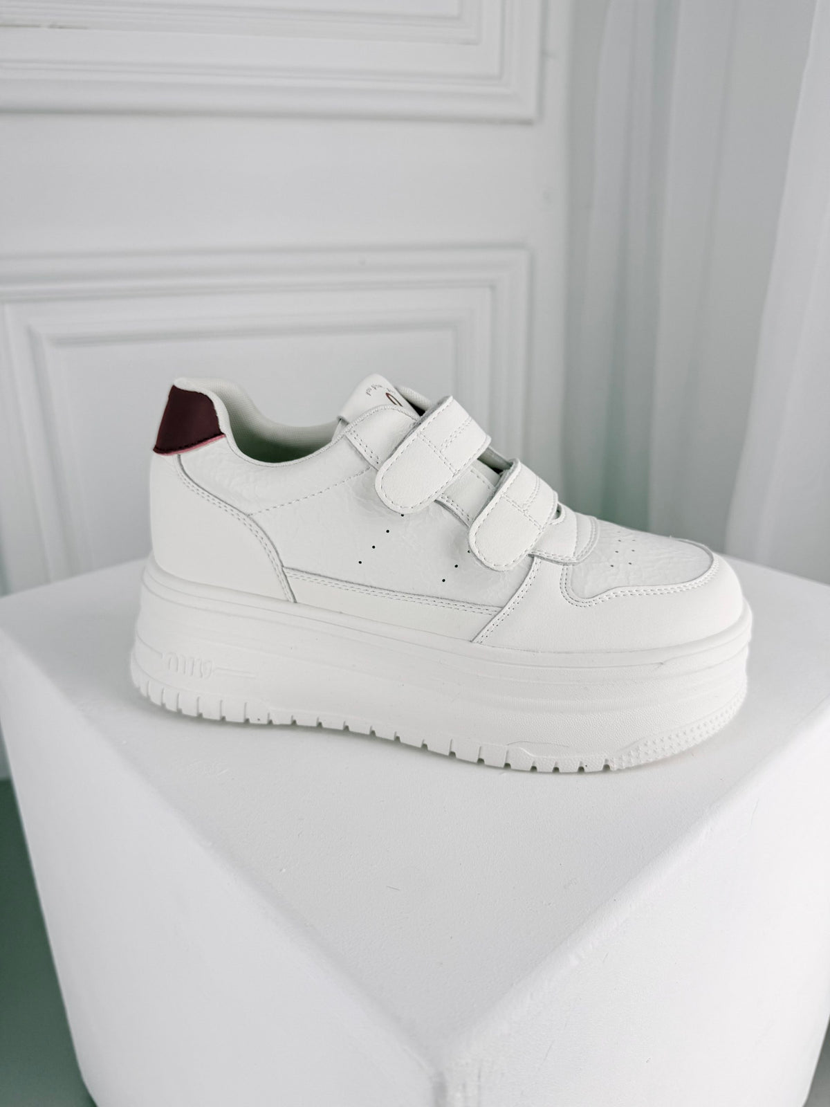 NUBE BLANCO CON ROJO